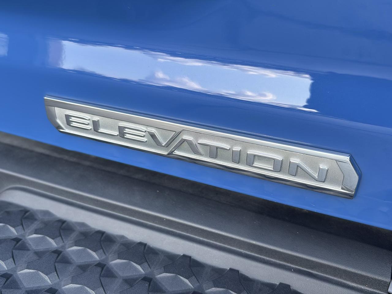 GMC Canyon 4WD Crew Cab Elevation 2025