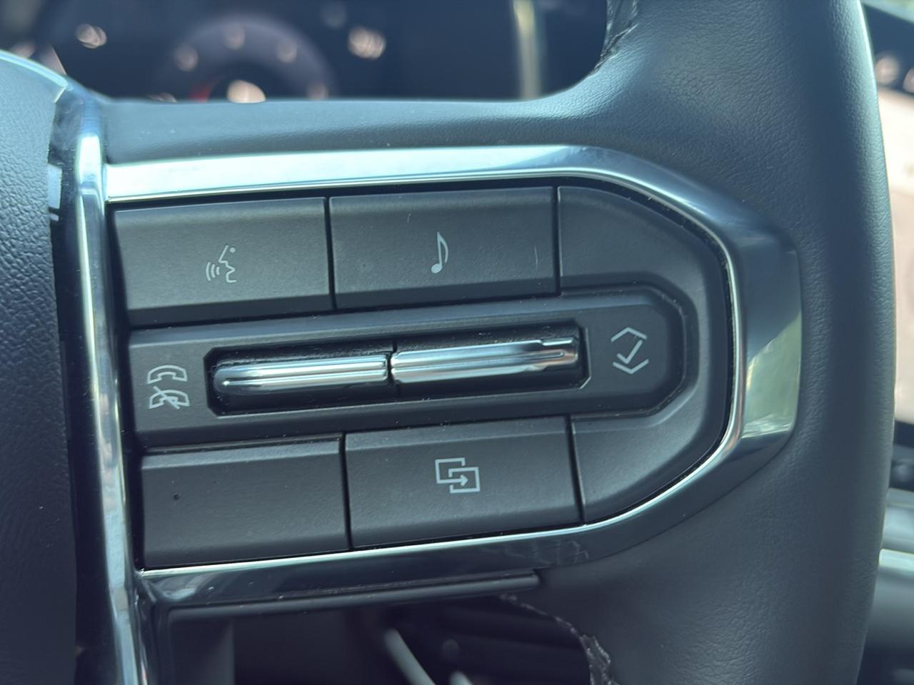 GMC Canyon 4WD Crew Cab Elevation 2025