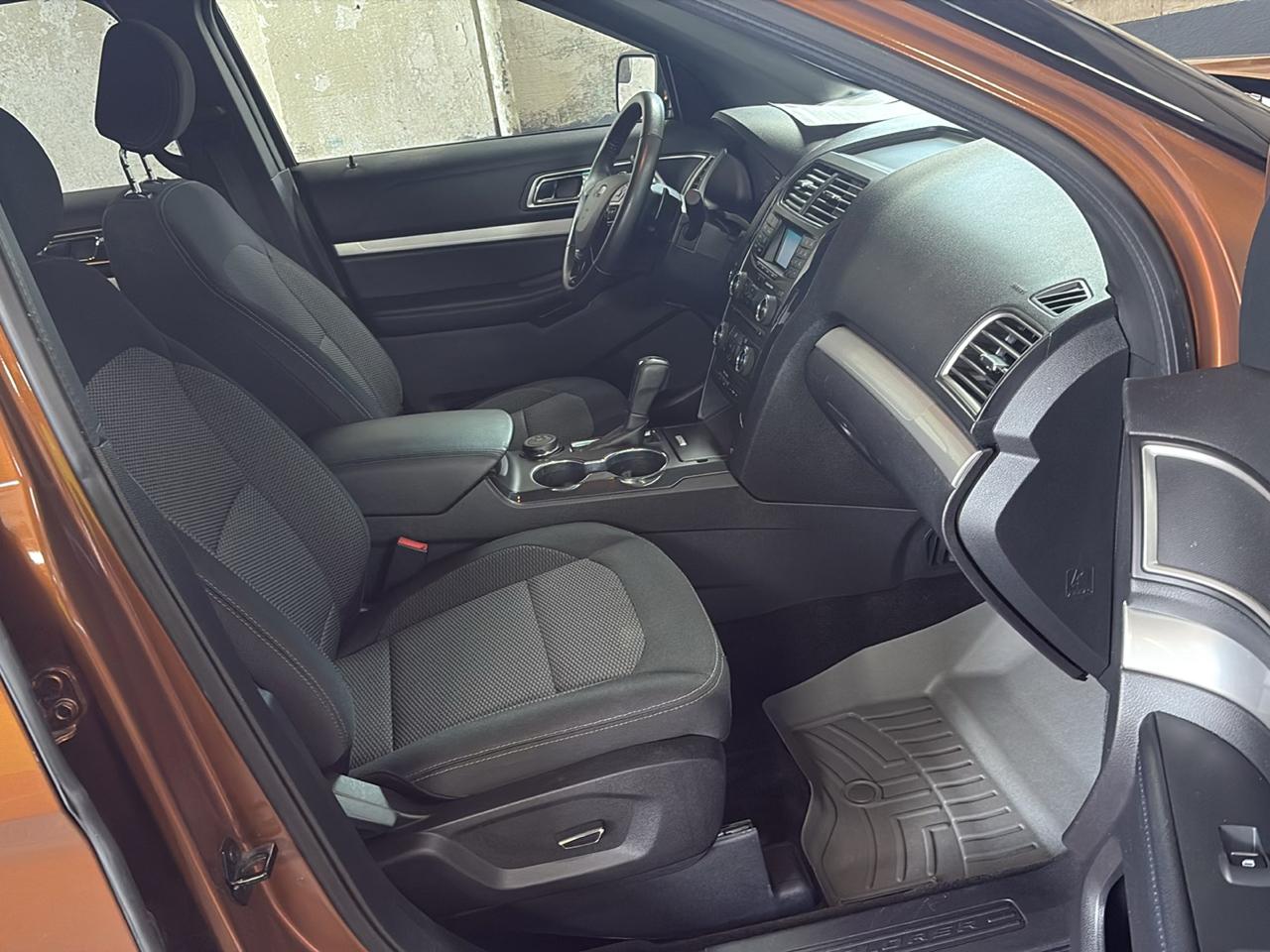 Ford Explorer 4WD 4dr V6 XLT 2017