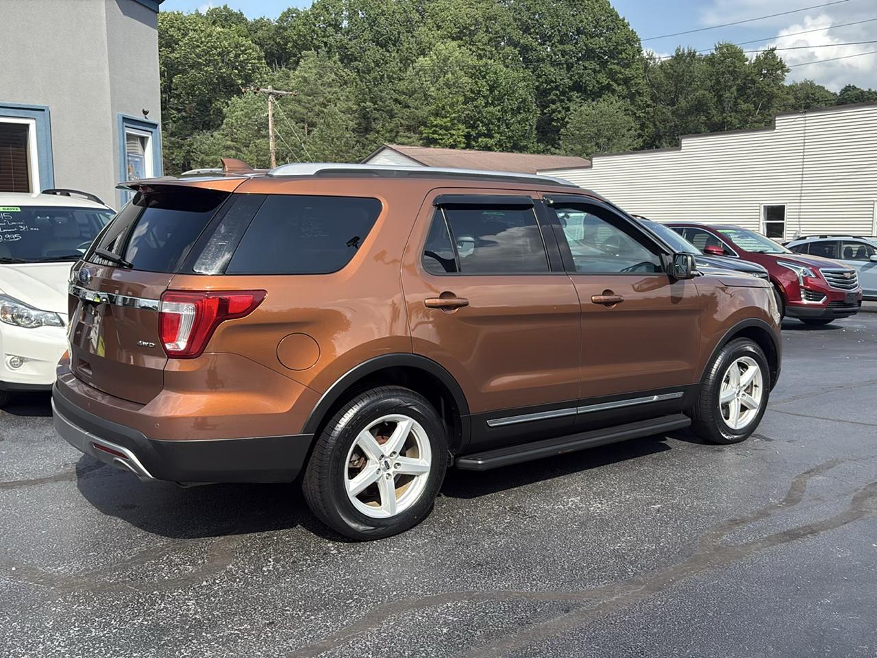 Ford Explorer 4WD 4dr V6 XLT 2017