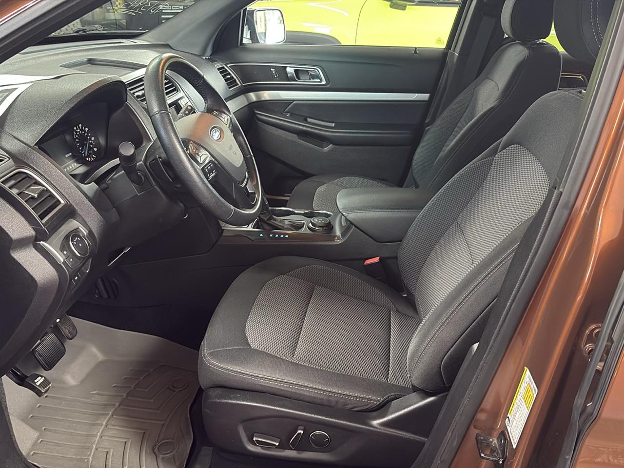 Ford Explorer 4WD 4dr V6 XLT 2017