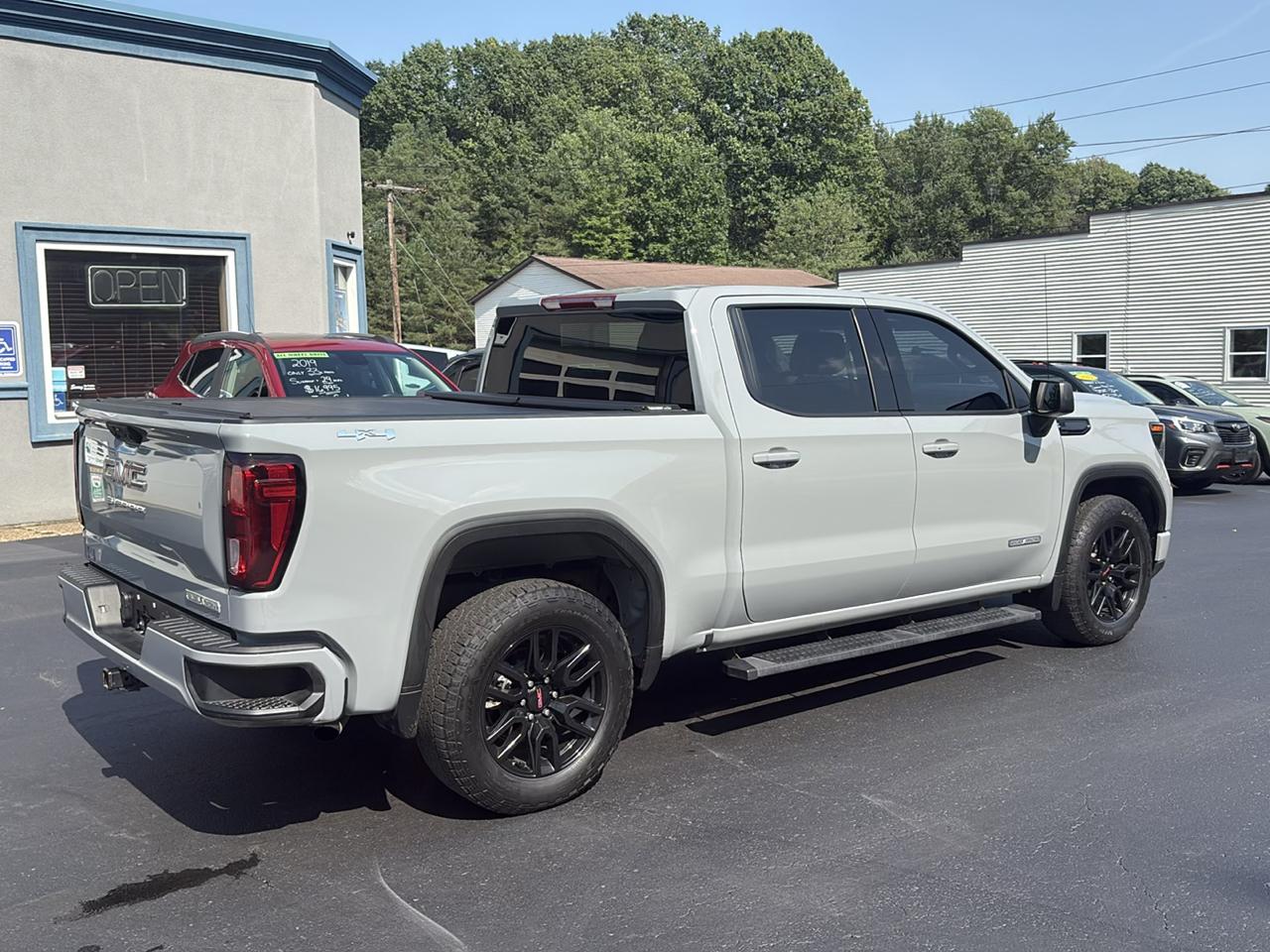 GMC Sierra 1500 4WD Crew Cab 147" Elevation w/3VL 2024