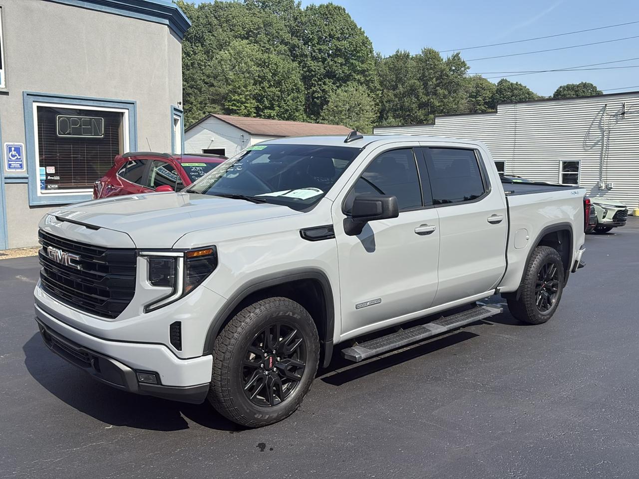 GMC Sierra 1500 4WD Crew Cab 147" Elevation w/3VL 2024