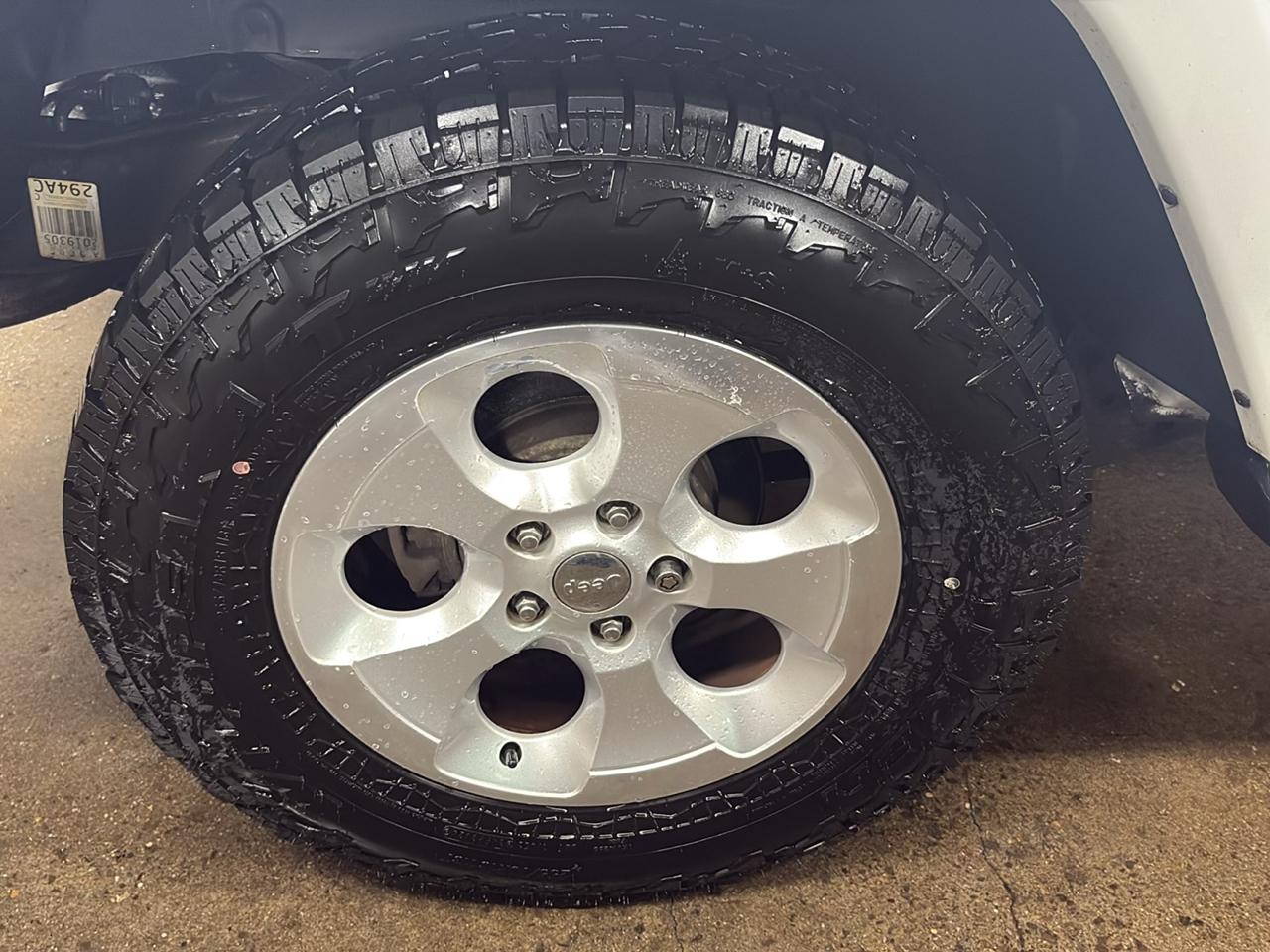 Jeep Wrangler 4WD 2dr Sahara 2013