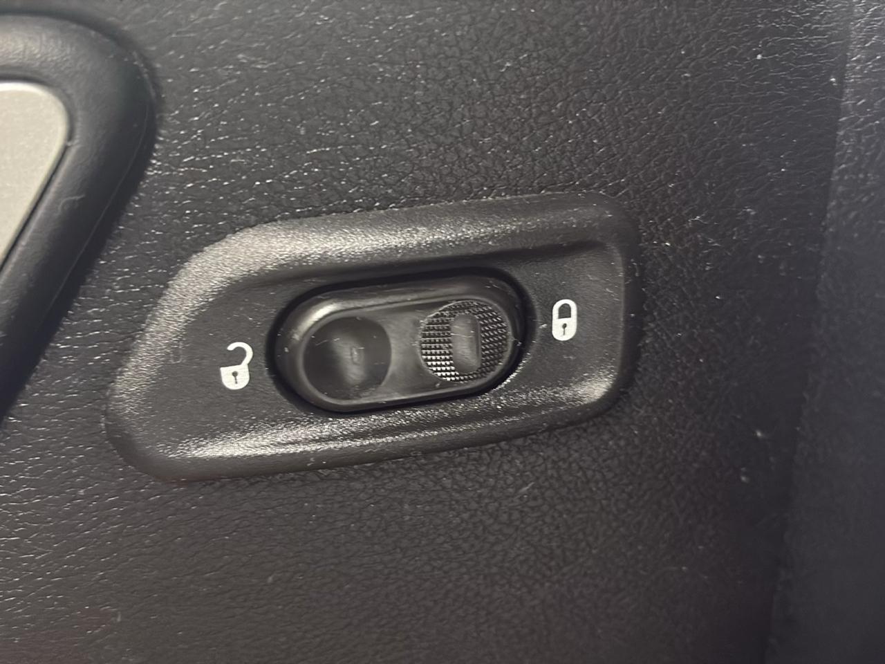 Jeep Wrangler 4WD 2dr Sahara 2013