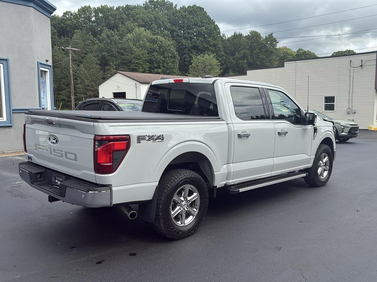 Ford F-150 4WD SuperCrew 145" XLT 2024