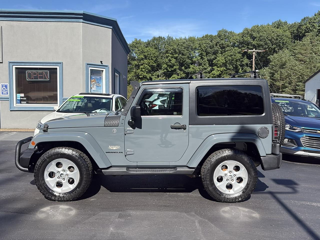 Jeep Wrangler 4WD 2dr Sahara 2014