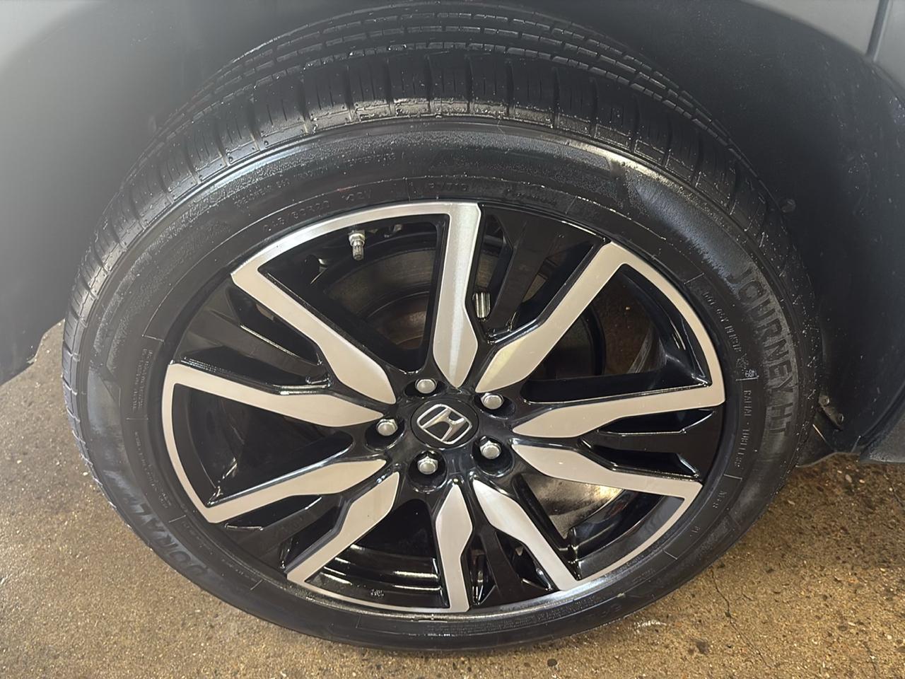 Honda Pilot Touring 7-Passenger AWD 2020
