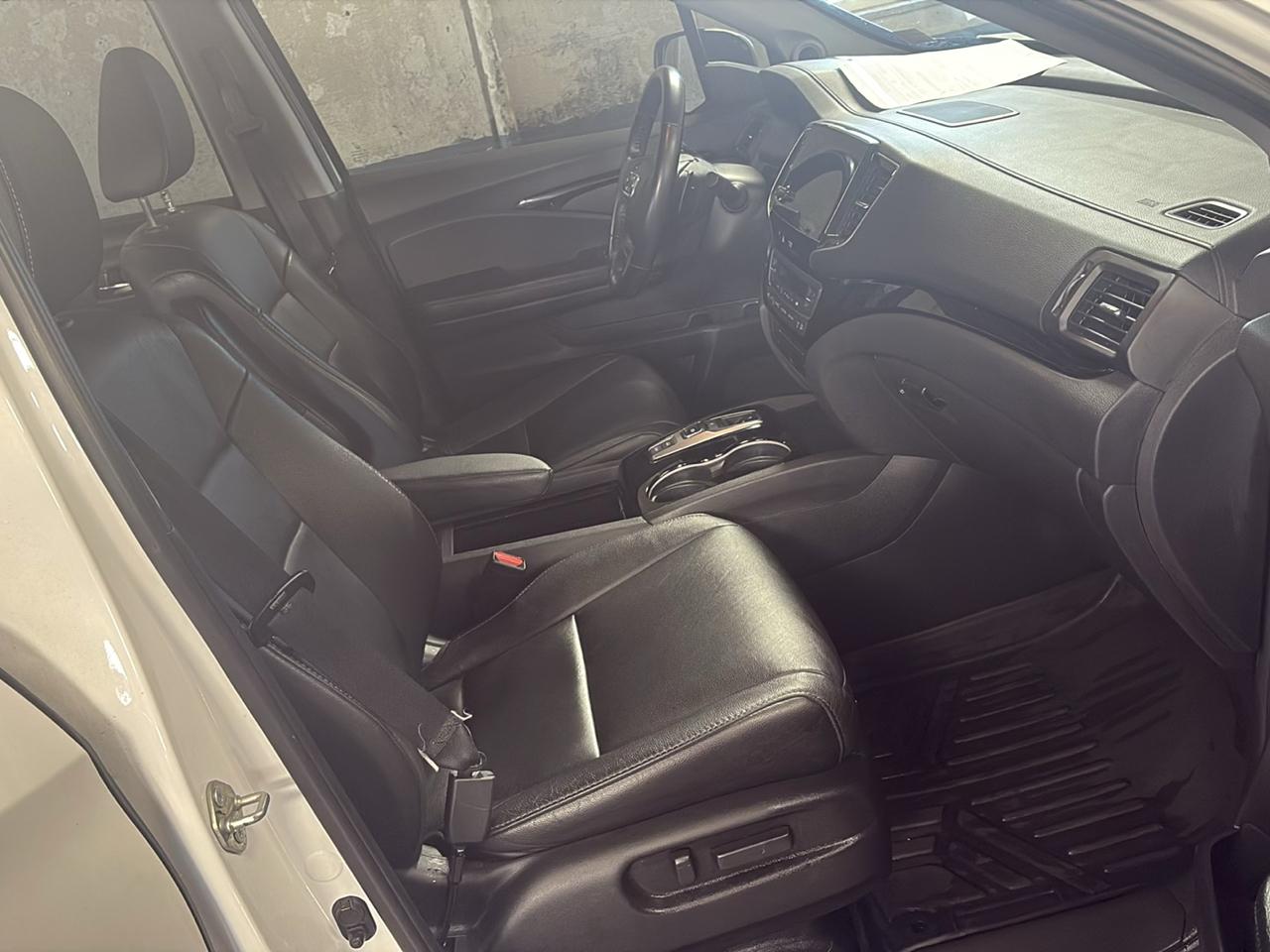 Honda Pilot Touring 7-Passenger AWD 2020
