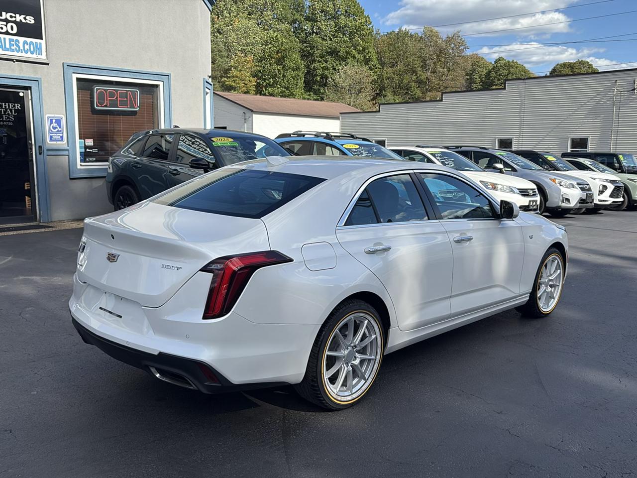 Cadillac CT4 4dr Sdn Premium Luxury 2021