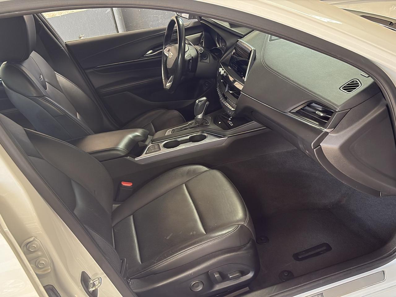 Cadillac CT4 4dr Sdn Premium Luxury 2021