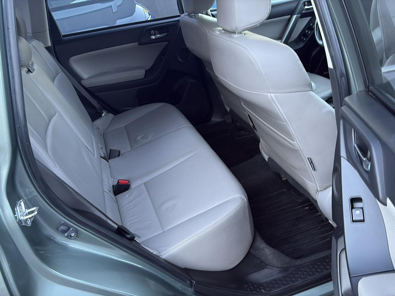 Subaru Forester 4dr Auto 2.5i Touring PZEV 2014