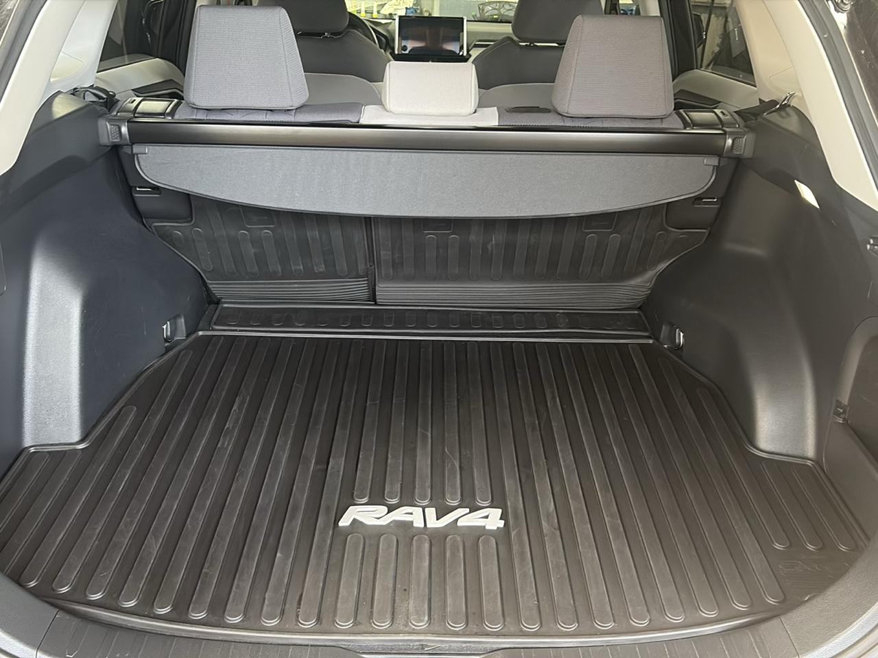 Toyota RAV4 Hybrid XLE AWD (Natl) 2023