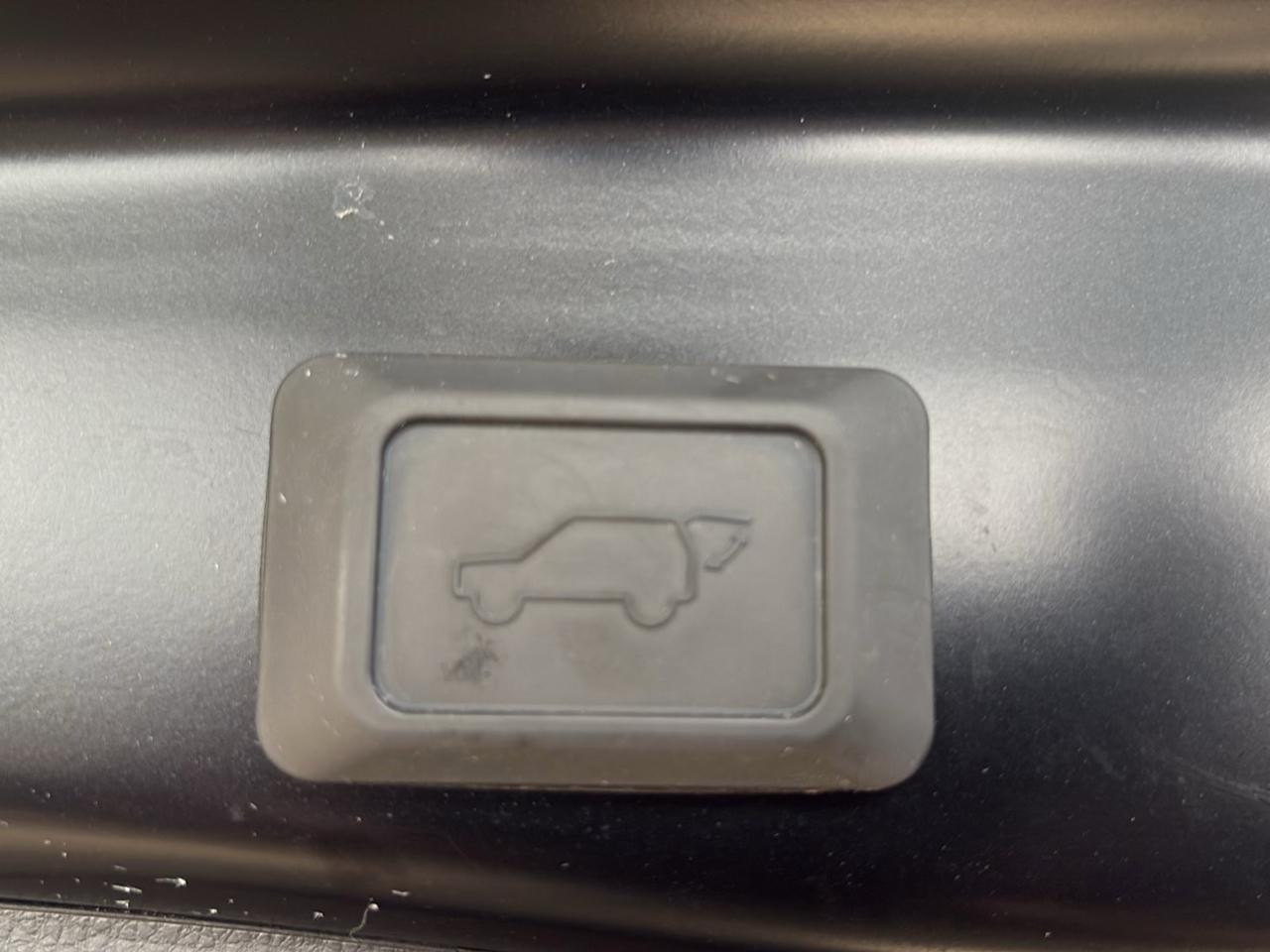 Toyota RAV4 Hybrid XLE AWD (Natl) 2023