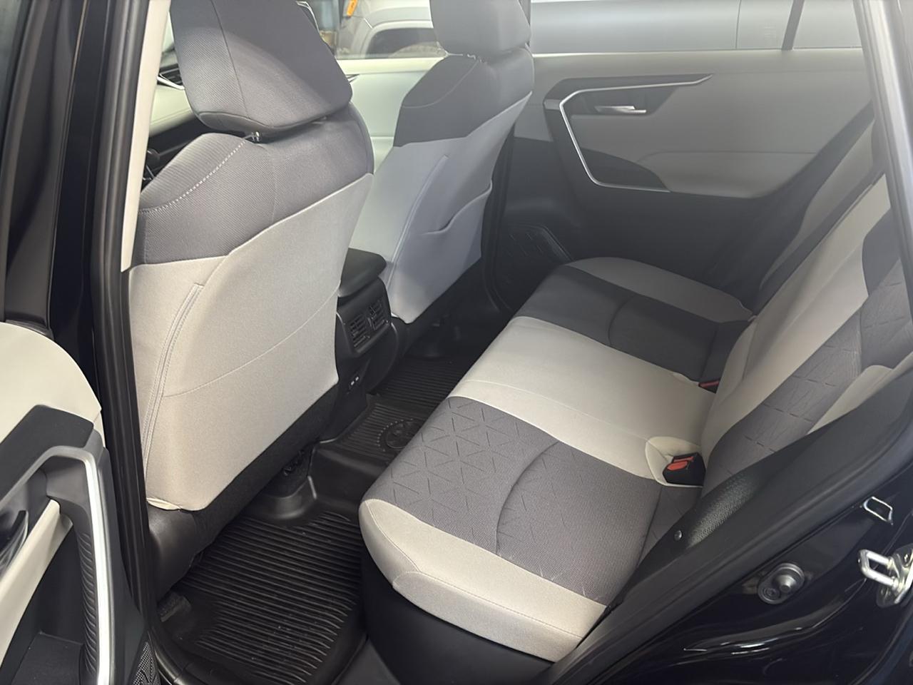 Toyota RAV4 Hybrid XLE AWD (Natl) 2023