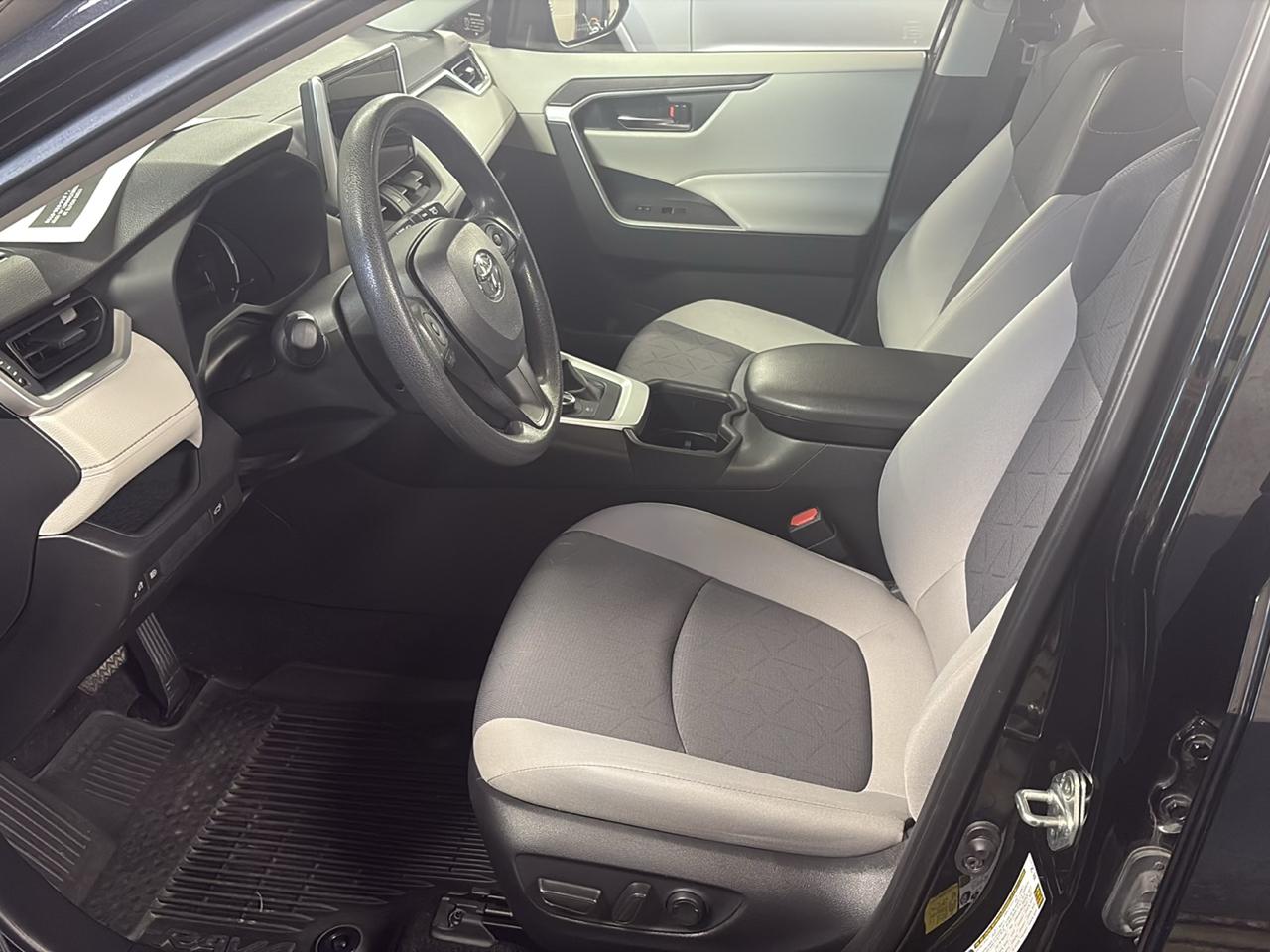 Toyota RAV4 Hybrid XLE AWD (Natl) 2023