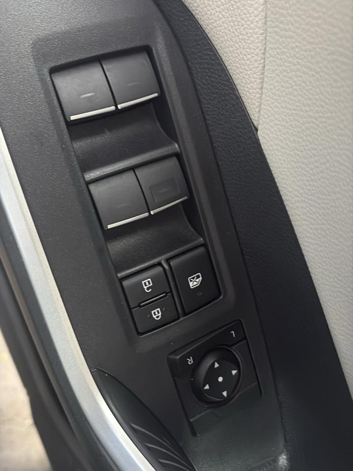 Toyota RAV4 Hybrid XLE AWD (Natl) 2023