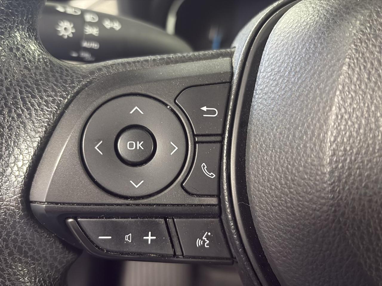 Toyota RAV4 Hybrid XLE AWD (Natl) 2023