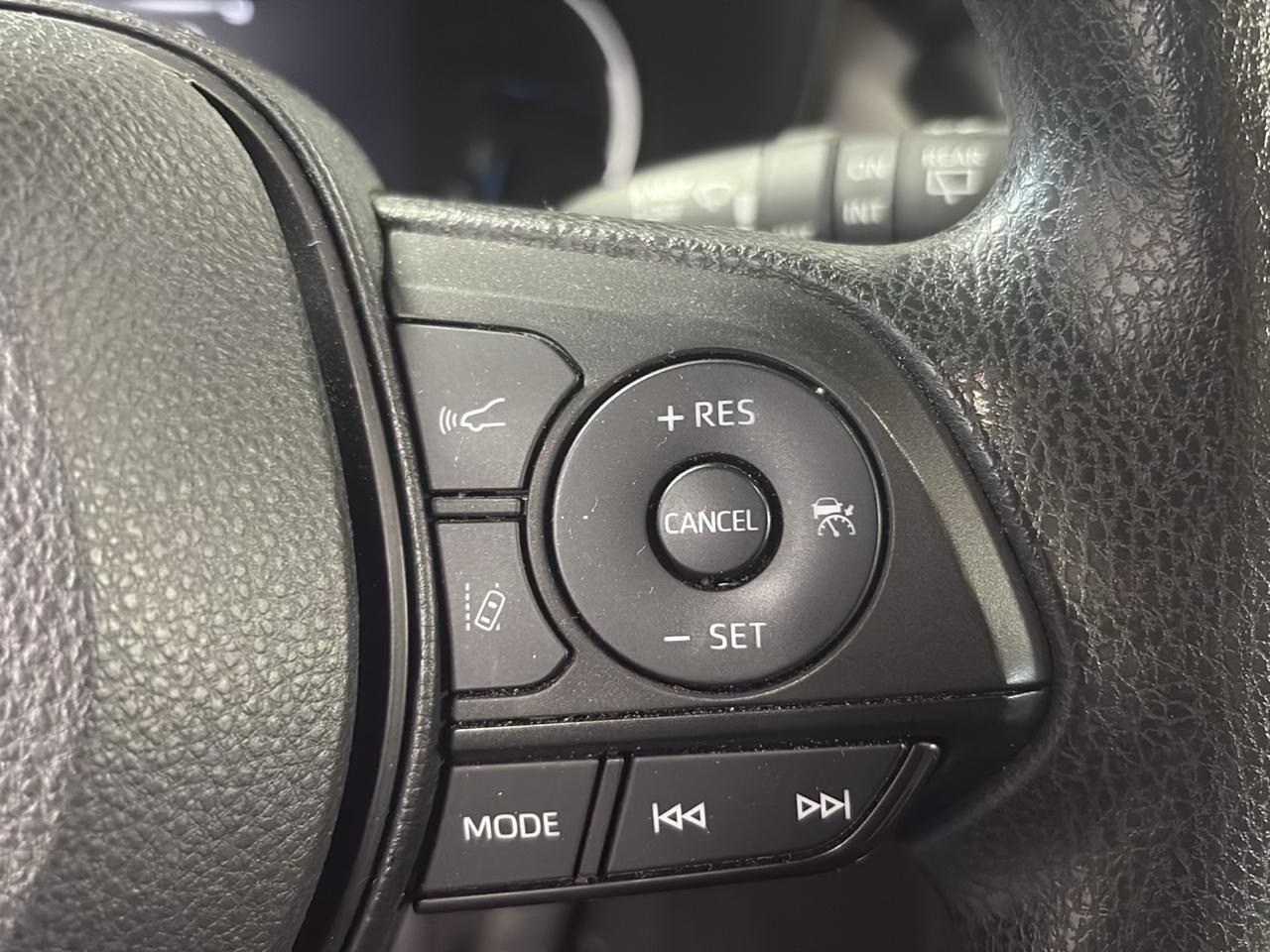 Toyota RAV4 Hybrid XLE AWD (Natl) 2023