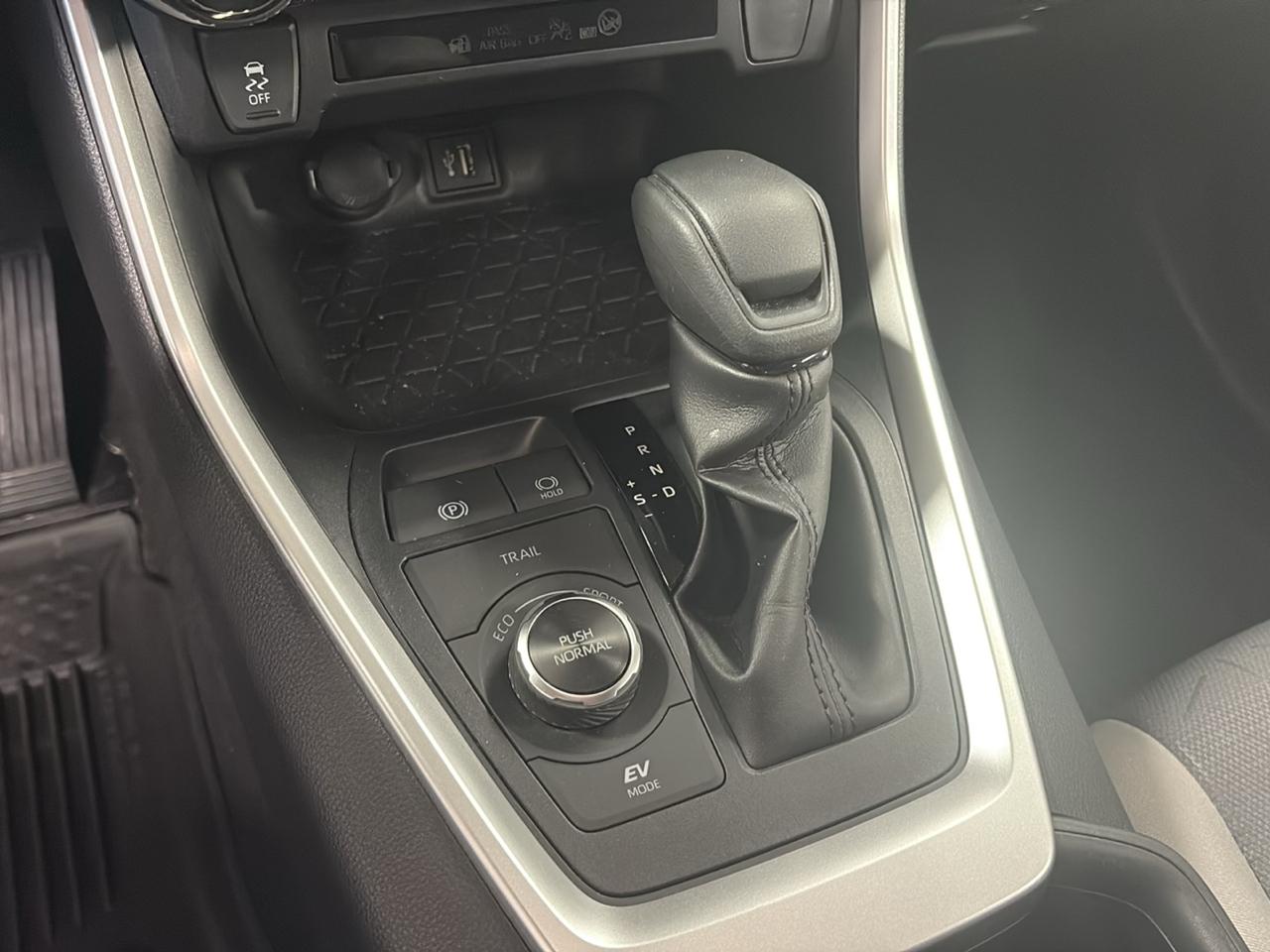 Toyota RAV4 Hybrid XLE AWD (Natl) 2023