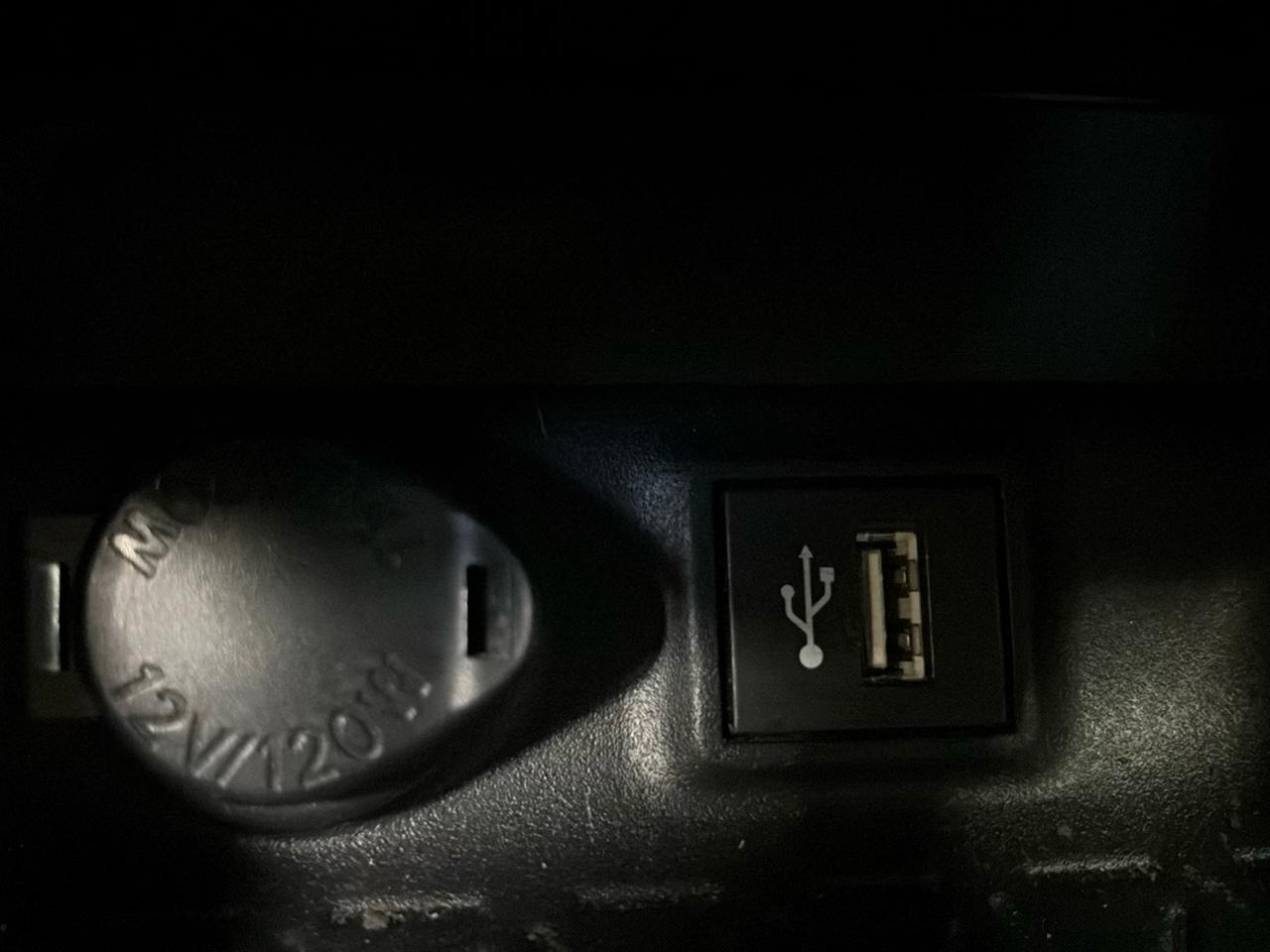 Toyota RAV4 Hybrid XLE AWD (Natl) 2023