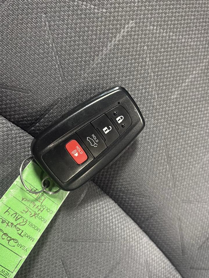 Toyota RAV4 Hybrid XLE AWD (Natl) 2023