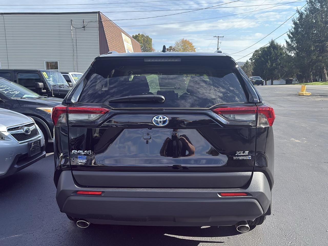 Toyota RAV4 Hybrid XLE AWD (Natl) 2023