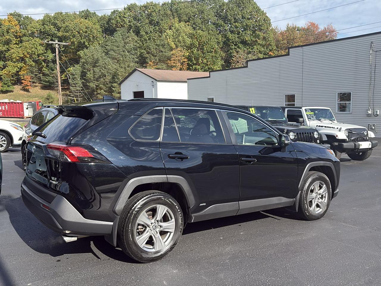 Toyota RAV4 Hybrid XLE AWD (Natl) 2023