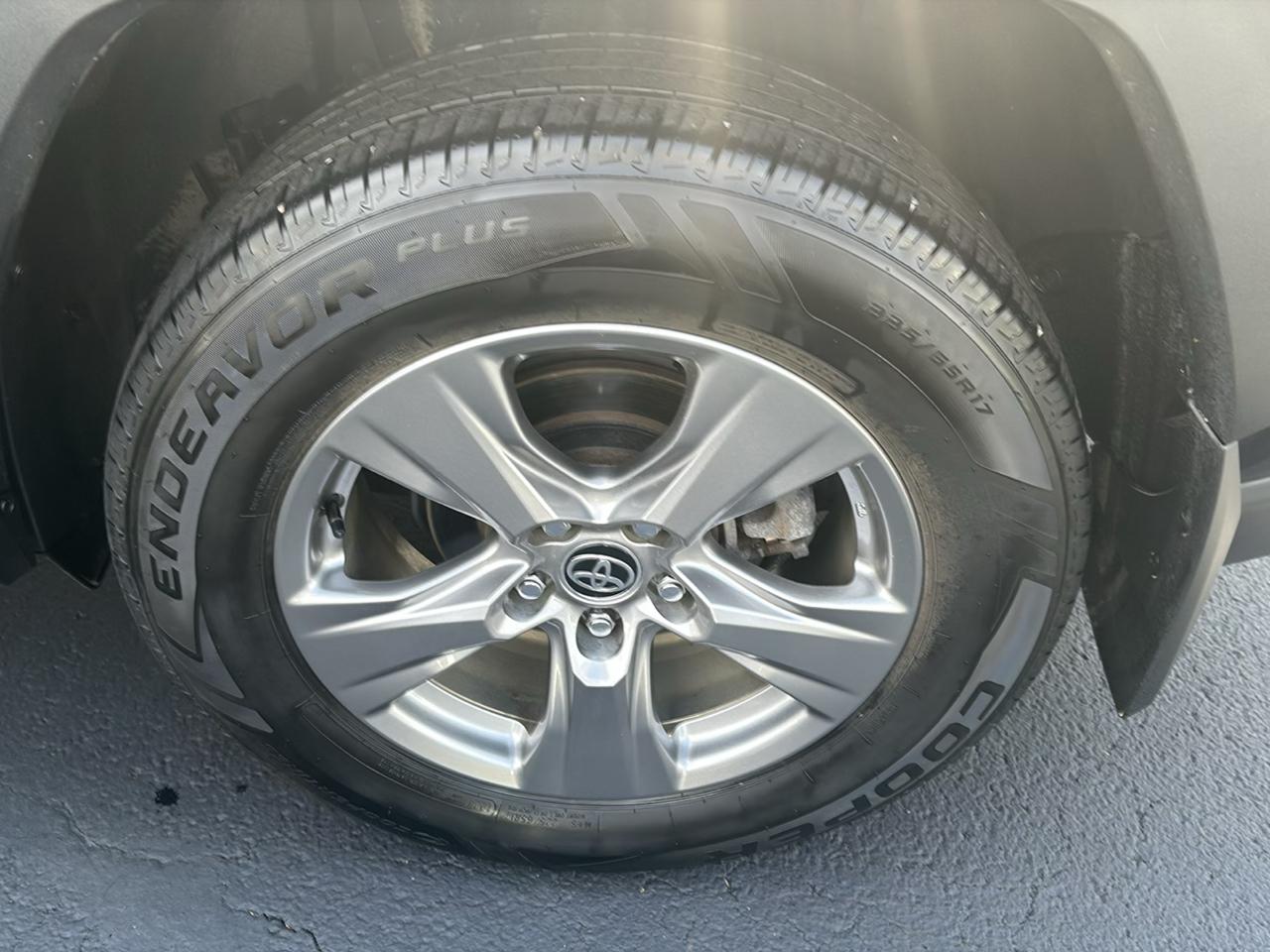 Toyota RAV4 Hybrid XLE AWD (Natl) 2023