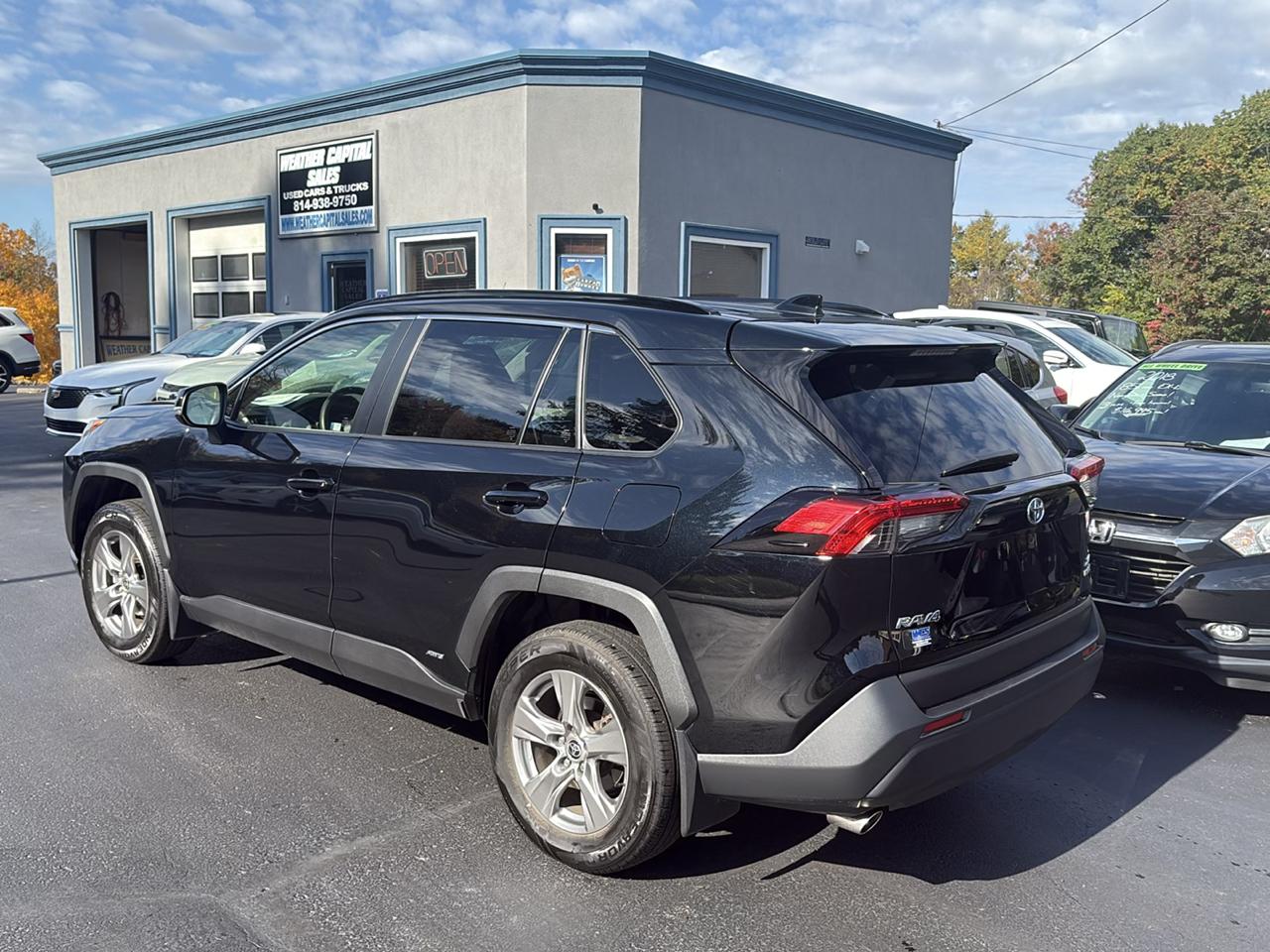 Toyota RAV4 Hybrid XLE AWD (Natl) 2023