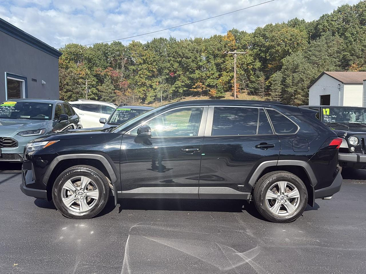Toyota RAV4 Hybrid XLE AWD (Natl) 2023