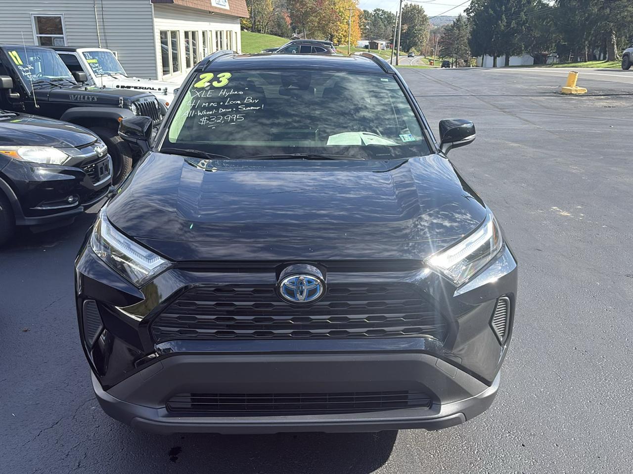 Toyota RAV4 Hybrid XLE AWD (Natl) 2023