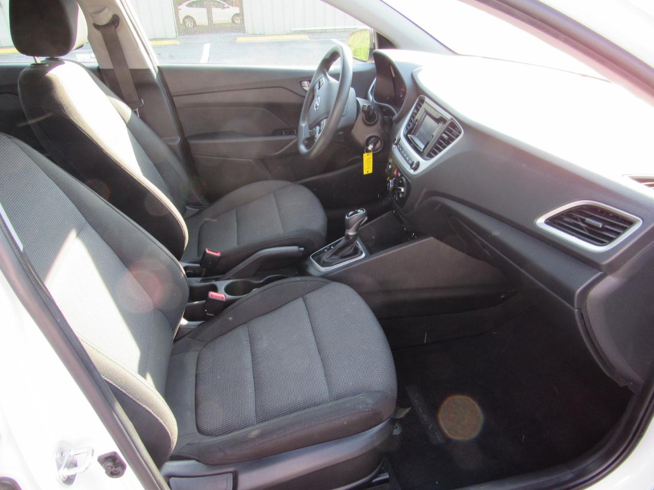 Hyundai Accent SEL 4-Door 6A 2022
