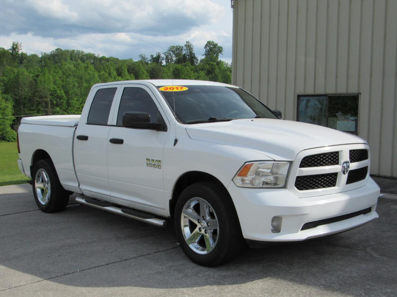 RAM 1500 Express 4x2 Quad Cab 6'4" Box 2017