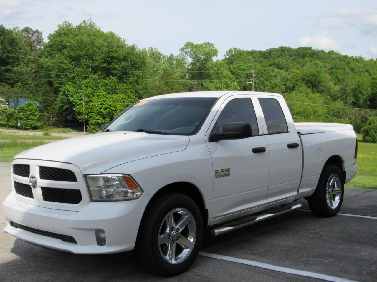 RAM 1500 Express 4x2 Quad Cab 6'4" Box 2017