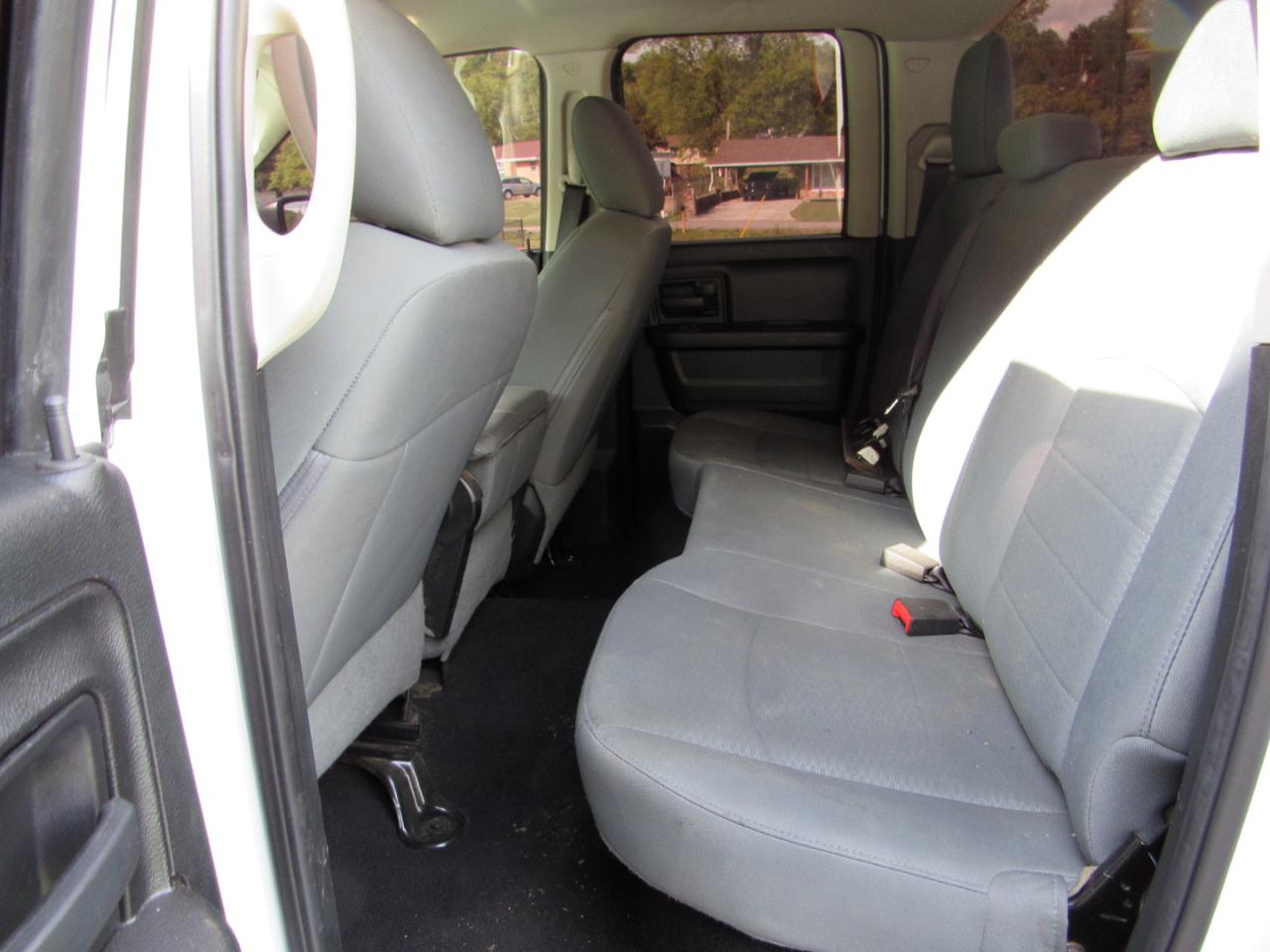 RAM 1500 Express 4x2 Quad Cab 6'4" Box 2017