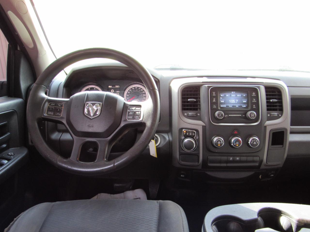 RAM 1500 Express 4x2 Quad Cab 6'4" Box 2017