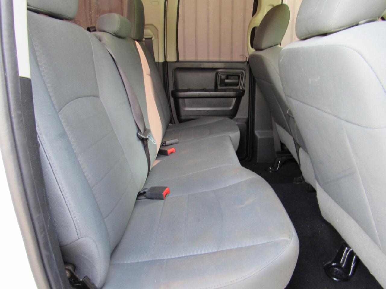 RAM 1500 Express 4x2 Quad Cab 6'4" Box 2017