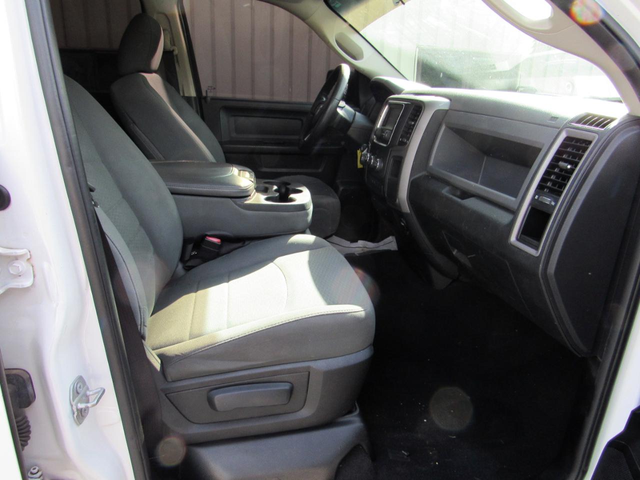 RAM 1500 Express 4x2 Quad Cab 6'4" Box 2017