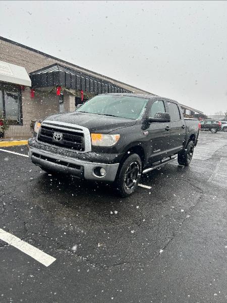 Toyota Tundra 4WD CrewMax 145.7" 5.7L SR5 (Natl) 2010