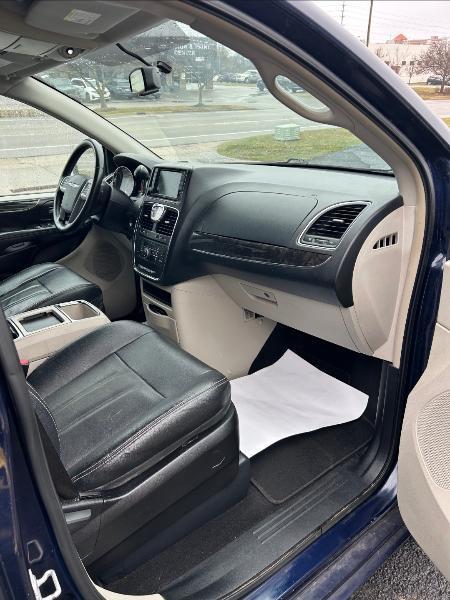 Chrysler Town & Country Touring 2013