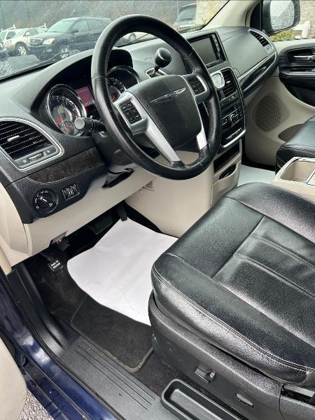 Chrysler Town & Country Touring 2013