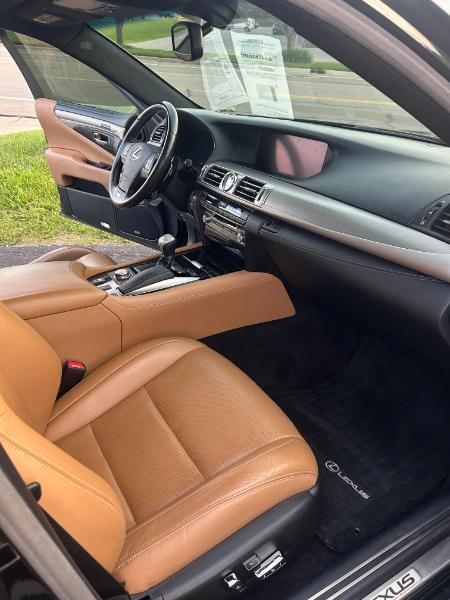 Lexus LS photo 11