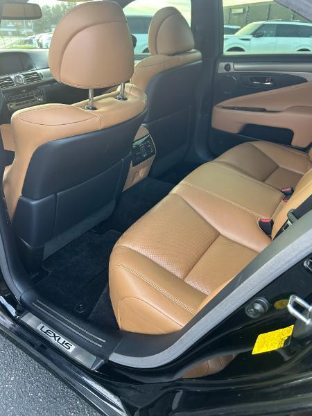 Lexus LS photo 16