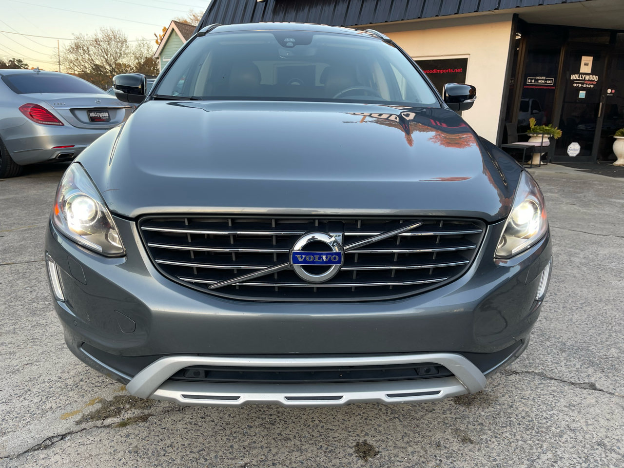 2017 Volvo XC60 T5 Dynamic photo 2