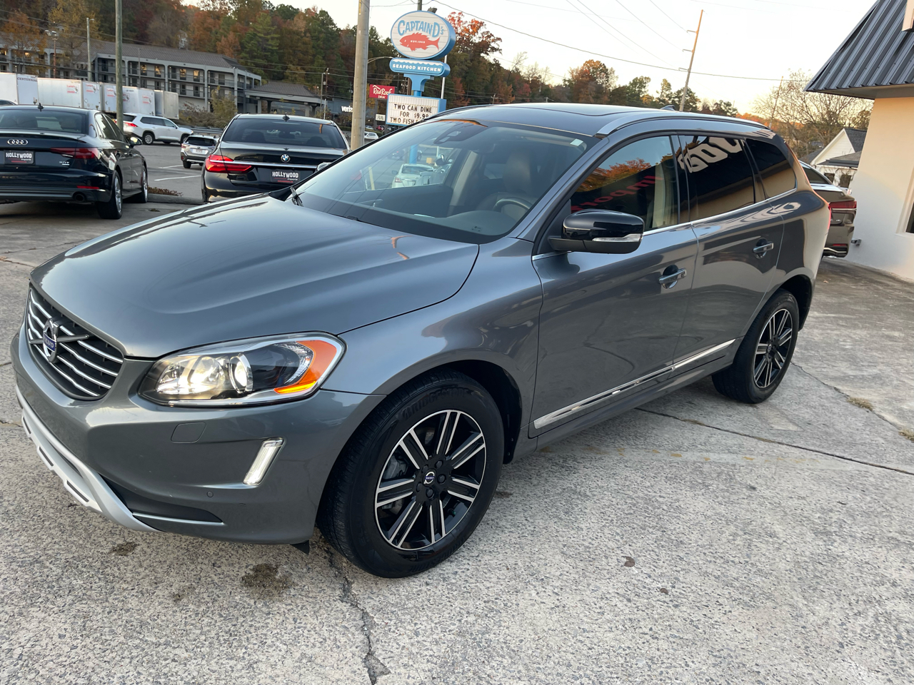 2017 Volvo XC60 T5 Dynamic photo 3