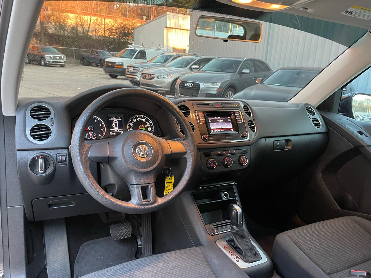 Volkswagen Tiguan S 2017