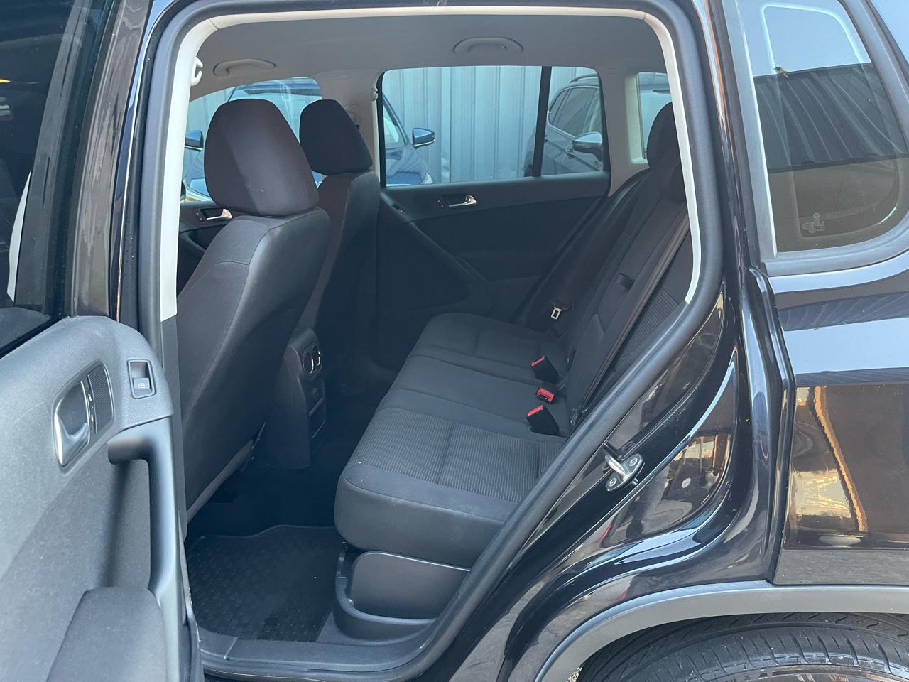 Volkswagen Tiguan S 2017