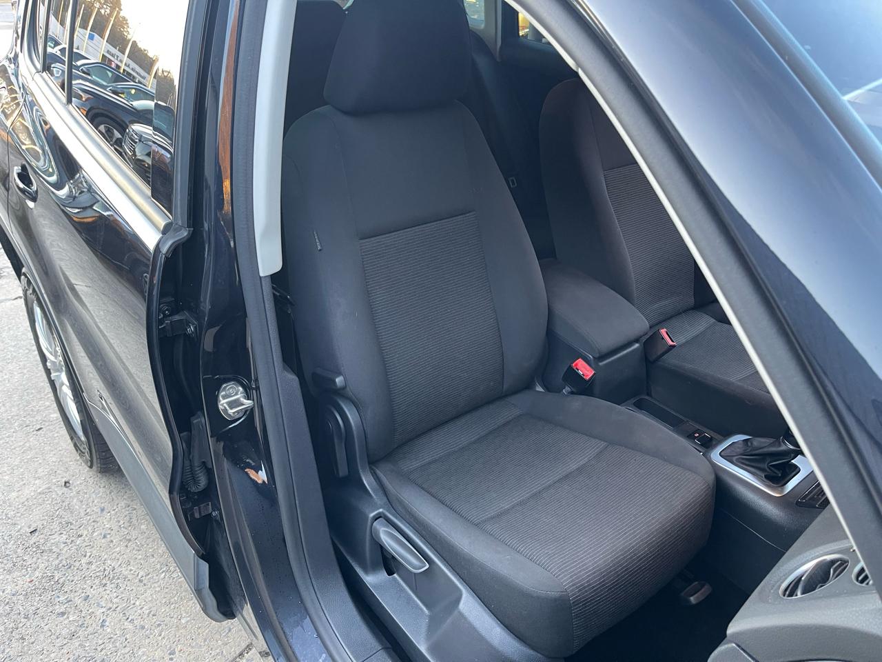 Volkswagen Tiguan S 2017