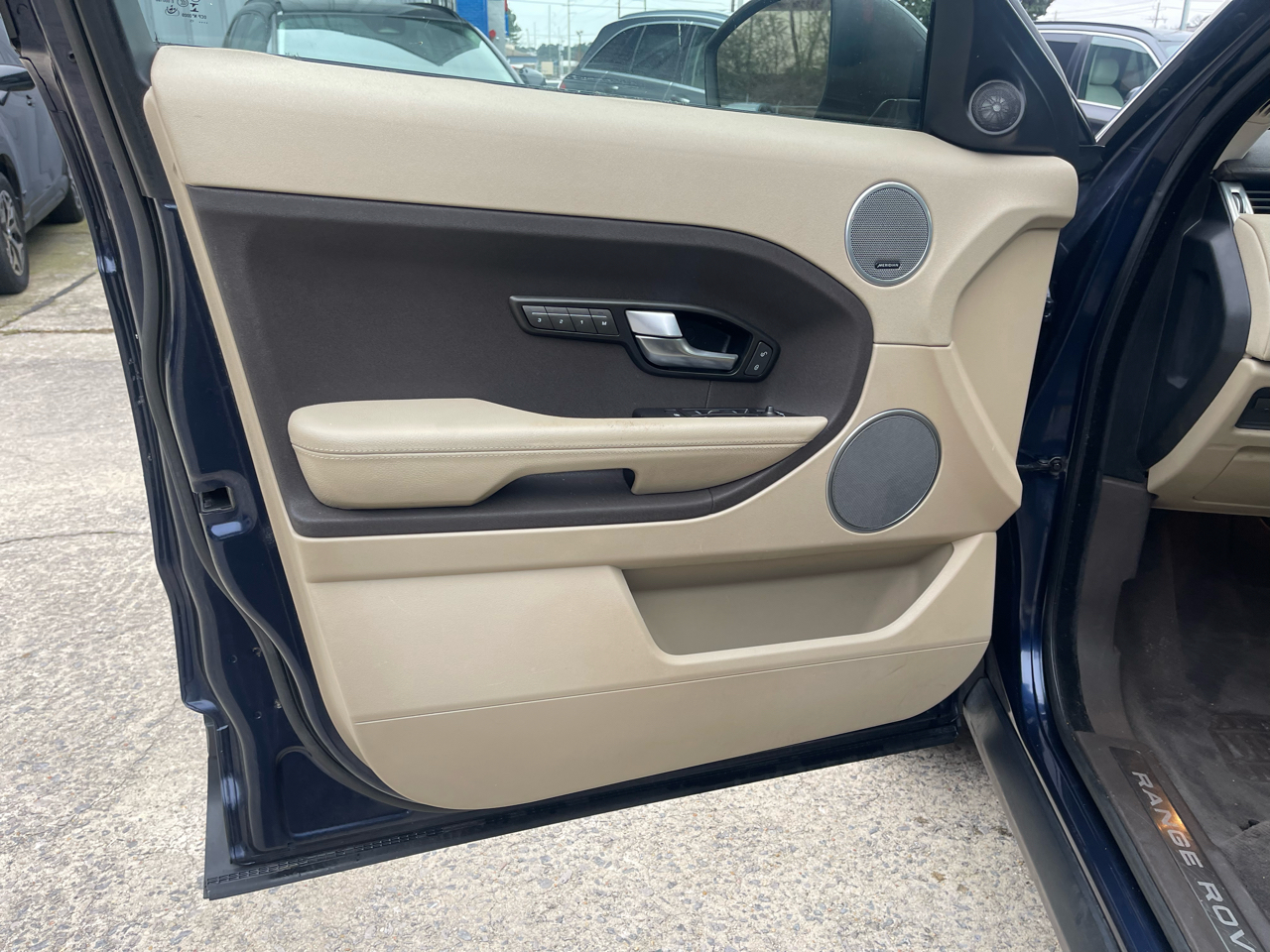 Land Rover Range Rover Evoque Pure Plus 5-Door 2015